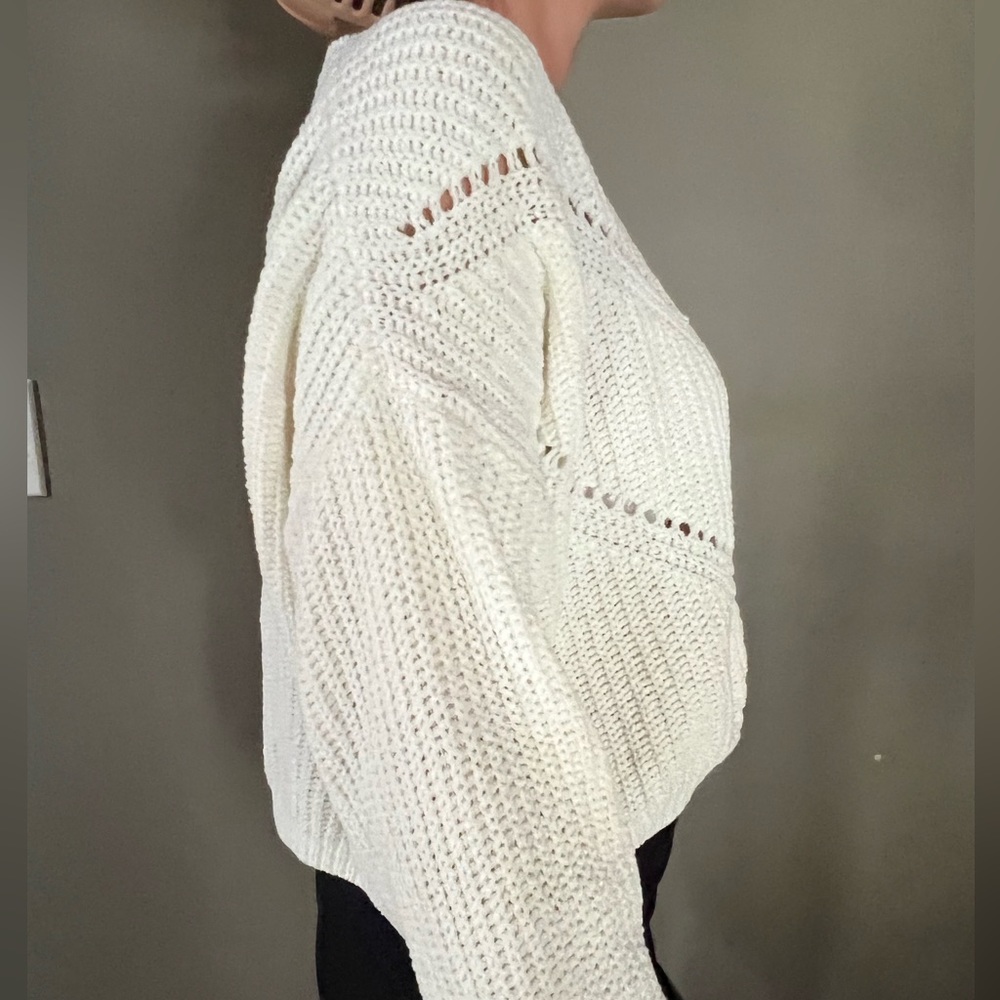 tjmaxx off white sweater, size medium